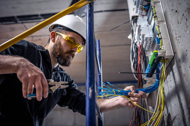 Best Emergency Electrical Repair  in Center Point, IA
